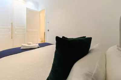 Cama o camas de una habitación en Exclusive Luxury Apartment in the Salamanca Neighborhood Temporal GPA240