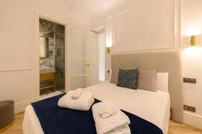 Cama o camas de una habitación en Exclusive Luxury Apartment in the Salamanca Neighborhood Temporal GPA240