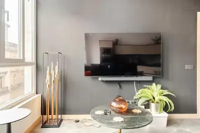 Una televisión o centro de entretenimiento en Apart diseño centro San Bernardo esquina Gran Via