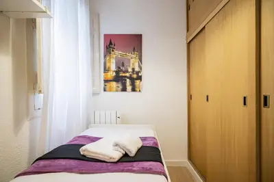 Cama o camas de una habitación en Apartment in Madrid's downtown area, Bilbao Temporal MON333