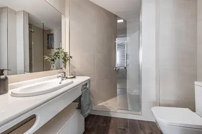 Un baño de Ordino - 3 bedrooms in Trafalgar