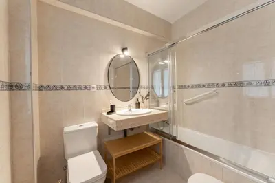 Un baño de Aslan - 4 bedrooms and terrace in Lista