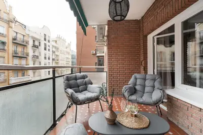 Un balcón o terraza de Aslan - 4 bedrooms and terrace in Lista