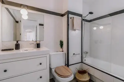 Un baño de Chich - 2 bedrooms and balcony in Palacio