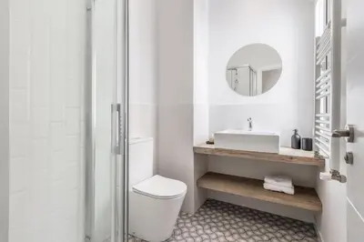 Un baño de Dilar - 3 bedrooms and office in Trafalgar