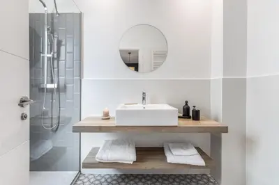 Un baño de Dilar - 3 bedrooms and office in Trafalgar