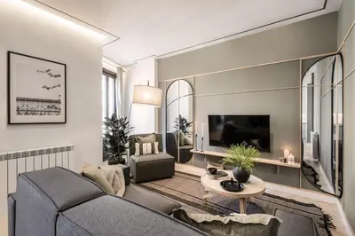 Una televisión o centro de entretenimiento en Dilar - 3 bedrooms and office in Trafalgar