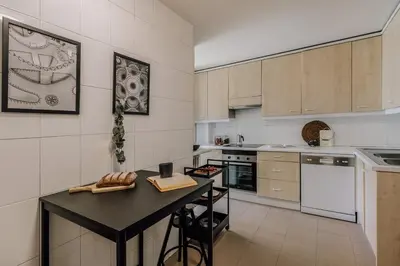 Una cocina o zona de cocina en Serin - 2 bedrooms and balcony in Recoletos