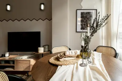 Una televisión o centro de entretenimiento en Serdar - 2 bedrooms in Hispanoamérica
