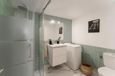 Un baño de Serdar - 2 bedrooms in Hispanoamérica