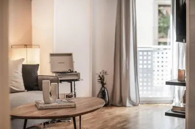 Una televisión o centro de entretenimiento en Elton - 1 bedroom in Chueca