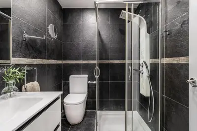 Un baño de Elton - 1 bedroom in Chueca