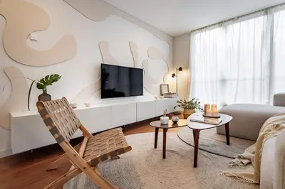 Una televisión o centro de entretenimiento en Java - 3 bedroom and shared pool in Almagro