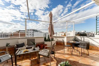 Un balcón o terraza de Gultepe - 3 bedrooms and terrace in Castellana