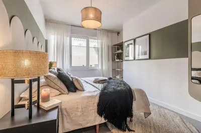 Una televisión o centro de entretenimiento en Volturna - 1 bedroom in Recoletos