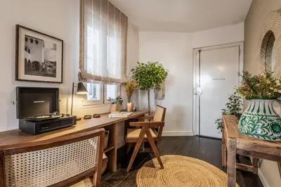 Una televisión o centro de entretenimiento en LORA - 2 bedroom apartment in Almagro