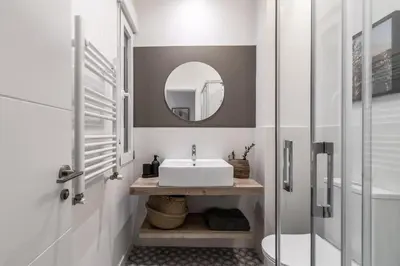 Un baño de Ojen - 4 bedrooms in Trafalgar