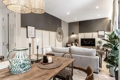 Una televisión o centro de entretenimiento en Ojen - 4 bedrooms in Trafalgar