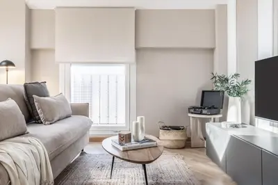 Una televisión o centro de entretenimiento en Marques - 1 bedroom with pool in Madrid
