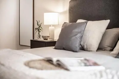 Cama o camas de una habitación en Marques - 1 bedroom with pool in Madrid