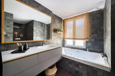 Un baño de Chianti - 2 bedrooms in Malasaña