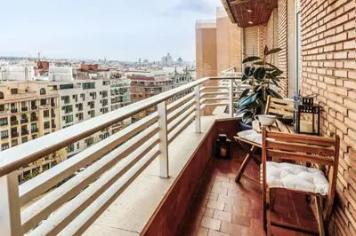 Un balcón o terraza de Triana - 1 bedroom apartment in Trafalgar