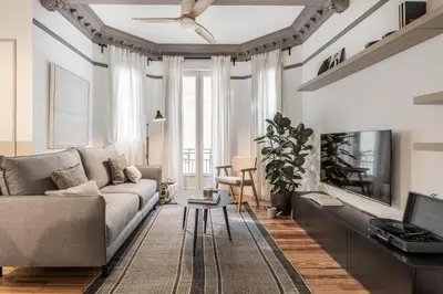 Una televisión o centro de entretenimiento en Pino - 3 bedroom in Chamberí