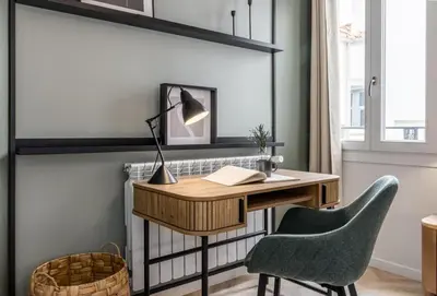 Una televisión o centro de entretenimiento en Ziggy - 3 bedrooms and terrace and balcony in Trafalgar