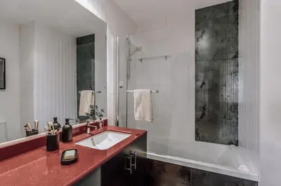 Un baño de Zarif - 2 bedrooms in Malasaña-Universidad