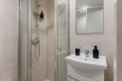 Un baño de Selayar - 4 bedrooms in Almagro