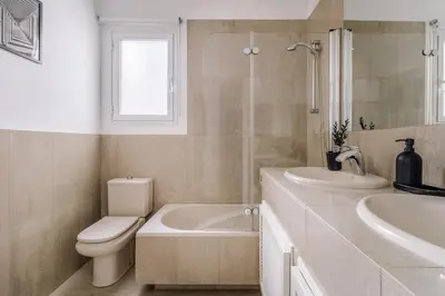 Un baño de Gonul - 3 bedrooms and terrace in Goya