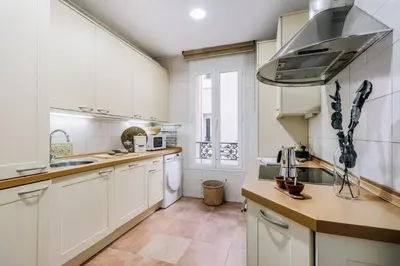Una cocina o zona de cocina en Yamac - 3 bedrooms in Recoletos