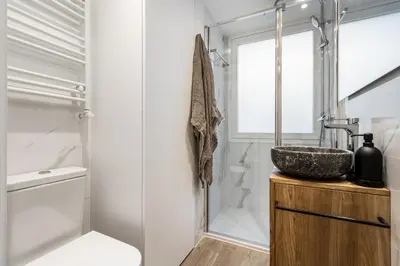 Un baño de Jara - 2 bedrooms and shared pool in Salamanca