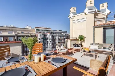 Un balcón o terraza de Hoya - 3 bedrooms and terrace in Trafalgar