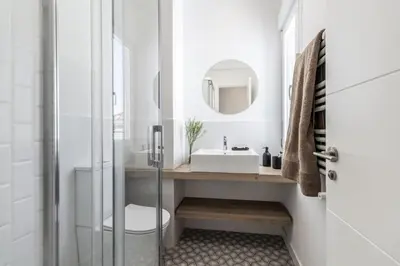 Un baño de Hoya - 3 bedrooms and terrace in Trafalgar