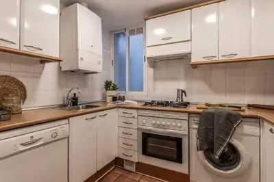 Una cocina o zona de cocina en Napoli - 3 bedroom and office in Lista