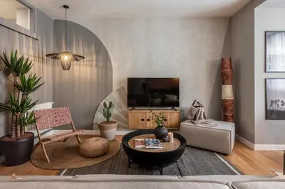 Una televisión o centro de entretenimiento en Guban - 2 bedroom and balcony in Azca