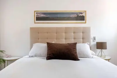 Cama o camas de una habitación en Bright Pelayo - Enchanting 1BR home in Chueca