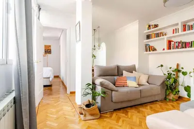 Zona de estar de Bright Pelayo - Enchanting 1BR home in Chueca