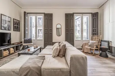 Una televisión o centro de entretenimiento en Arashi - 4 bedrooms in Chueca