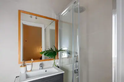 Un baño de Rupat - 3 bedrooms in Trafalgar