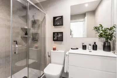 Un baño de Gerri - 2 bedrooms and terrace in Ríos Rosas
