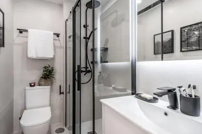 Un baño de Gerri - 2 bedrooms and terrace in Ríos Rosas