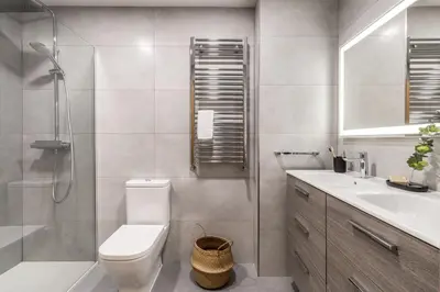 Un baño de Eyne - 2 bedrooms in Goya