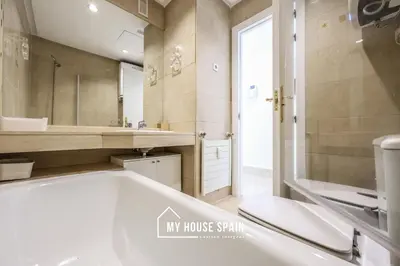 Un baño de MyHouseSpain - Luminoso estudio cerca del Retiro