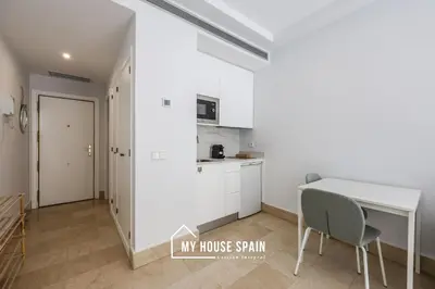 Una cocina o zona de cocina en MyHouseSpain - Luminoso estudio cerca del Retiro