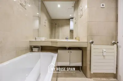 Un baño de MyHouseSpain - Luminoso estudio cerca del Retiro