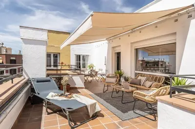 Un balcón o terraza de Vidou - 3 bedrooms and terrace in Trafalgar
