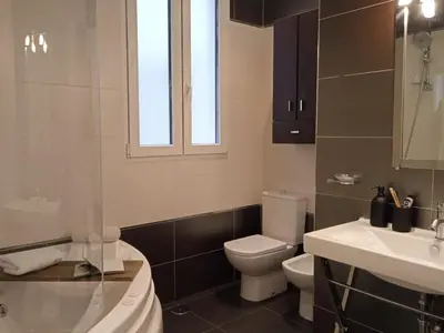 Un baño de Lezat - 3 bedrooms in Ríos Rosas