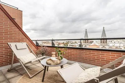 Un balcón o terraza de Llivia - 3 bedrooms and terrace in Almagro